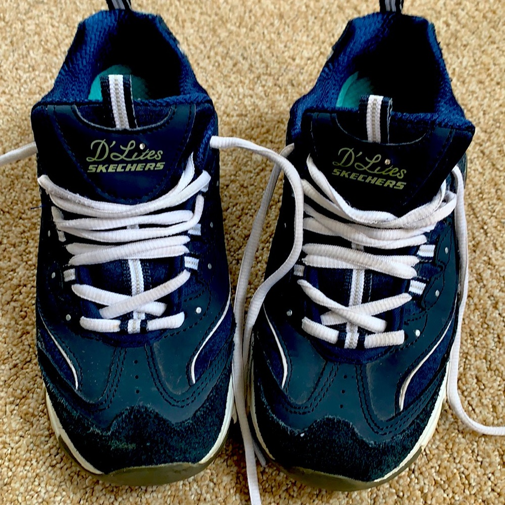 Sketchers Sneaks
